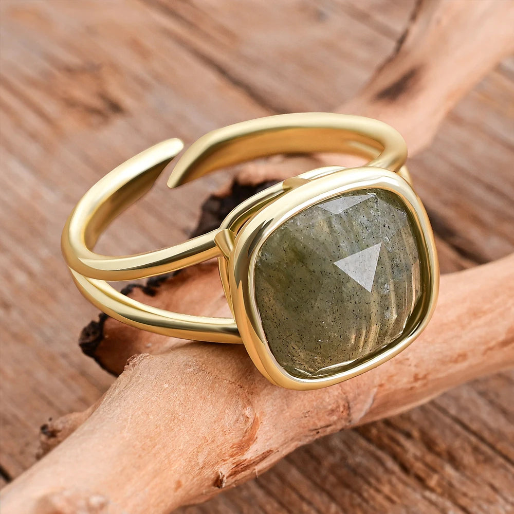 טבעת ריבועית עם אבן טבעית