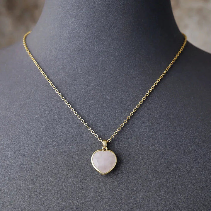 שרשרת “לב מזהב” – תליון אבן טבעית על שרשרת מצופה זהב