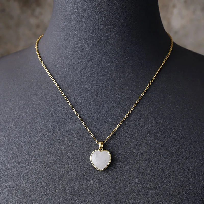 שרשרת “לב מזהב” – תליון אבן טבעית על שרשרת מצופה זהב
