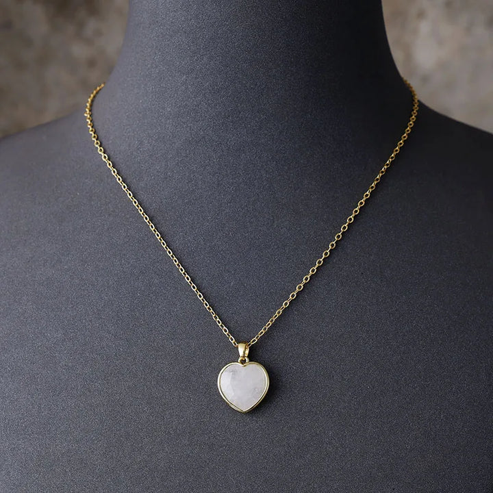 שרשרת “לב מזהב” – תליון אבן טבעית על שרשרת מצופה זהב