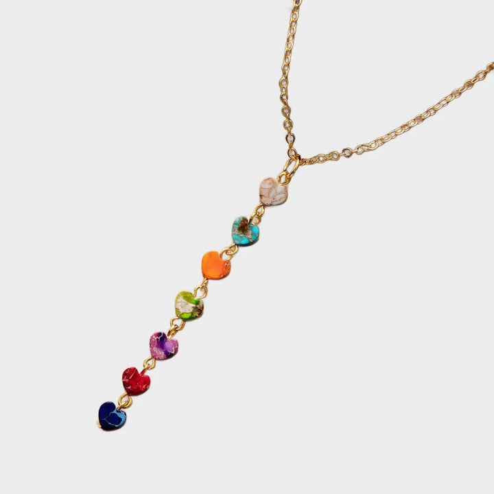 שרשרת “לבבות צ’אקרה” – תליון לבבות צבעוני על שרשרת מצופה זהב