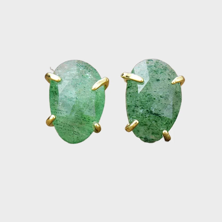 עגילים צמודים מינימליסטיים – אבן חן בציפוי זהב