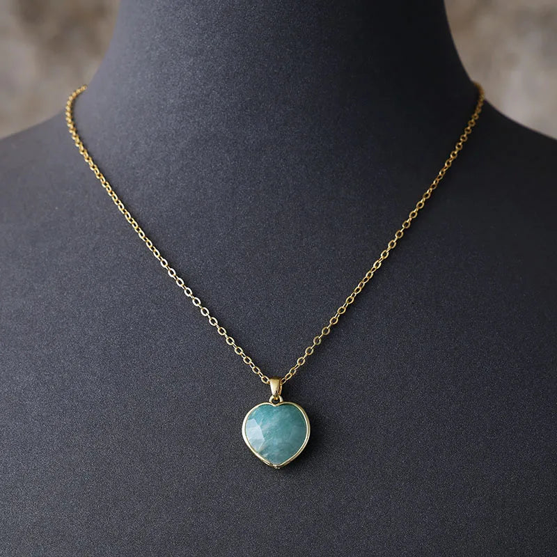 שרשרת “לב מזהב” – תליון אבן טבעית על שרשרת מצופה זהב