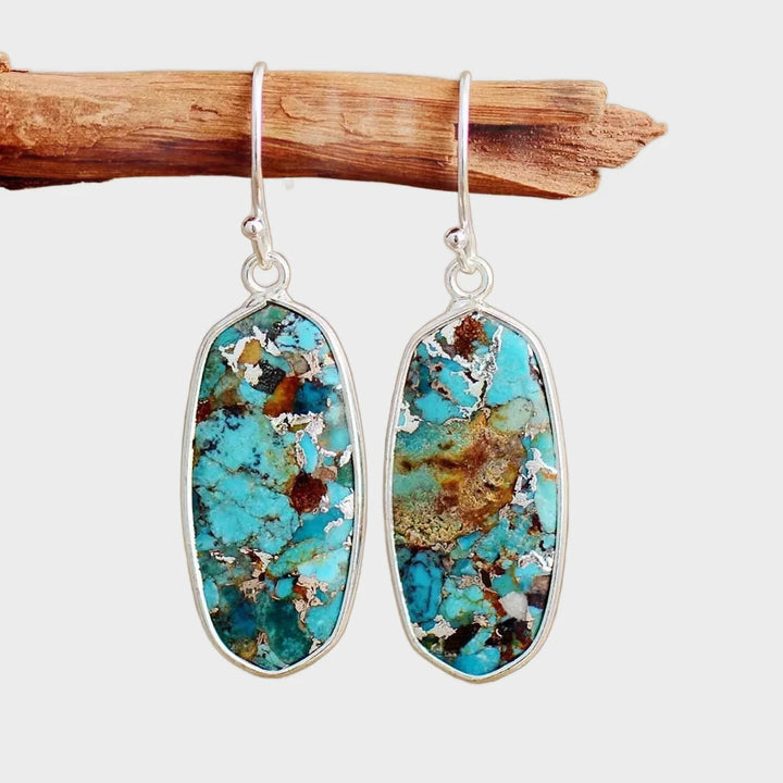 עגילי וינטג' אבן טבעית – קלאסיקה על-זמנית