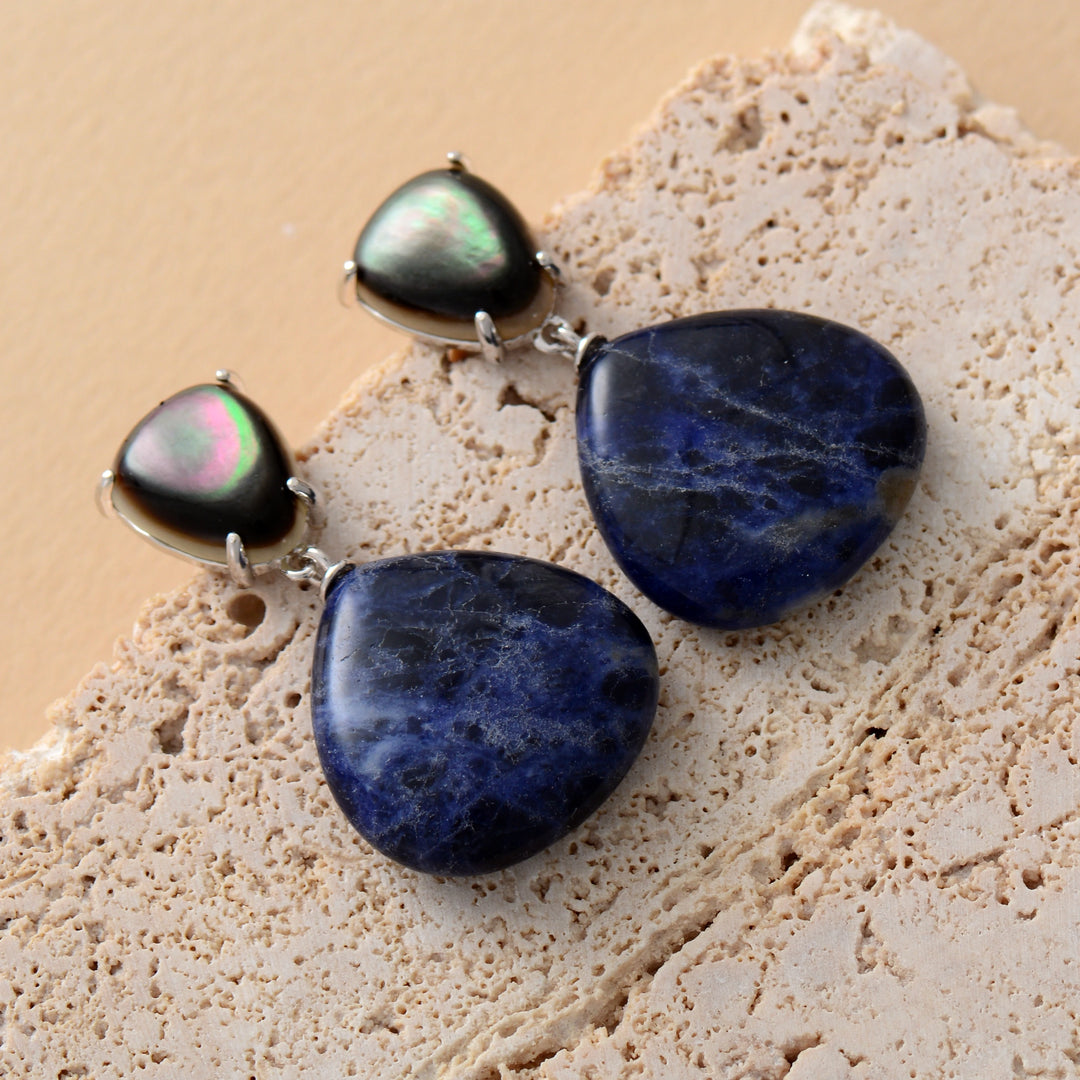 עגילי צדף וסודלייט – עיצוב טיפה יוקרתי