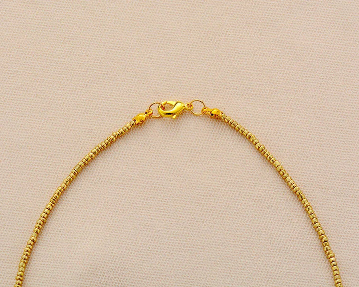 קולר “טיפות טורקיז” – שרשרת חרוזים קצרה בסגנון בוהו