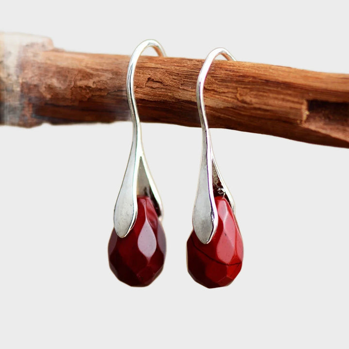 עגילי “טיפות עלה ארגמן” – ג’ספר אדום בגימור כסוף